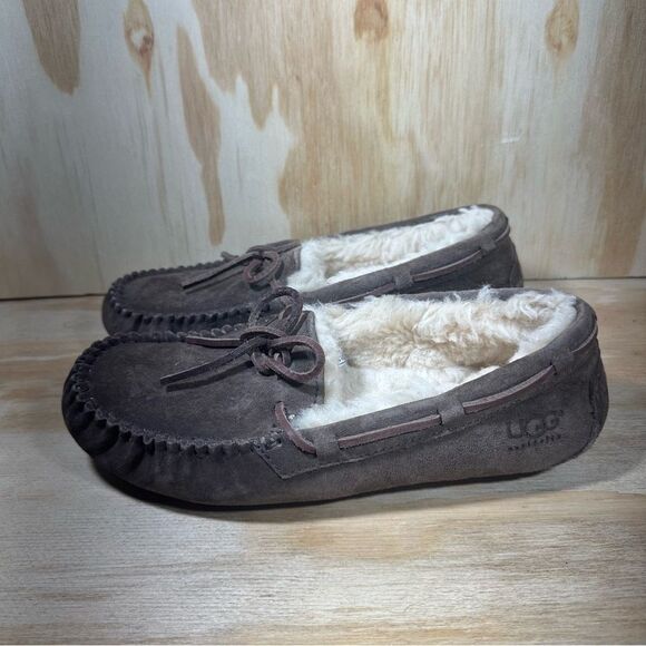 UGG Dakota Chocolate Suede Moccasin Slippers Women’s Size 7 - Picture 9 of 9